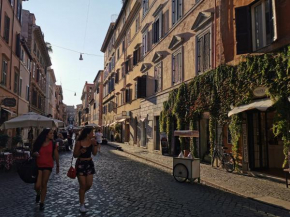 Elegante Appartamento con 2 Camere nel Cuore di Roma